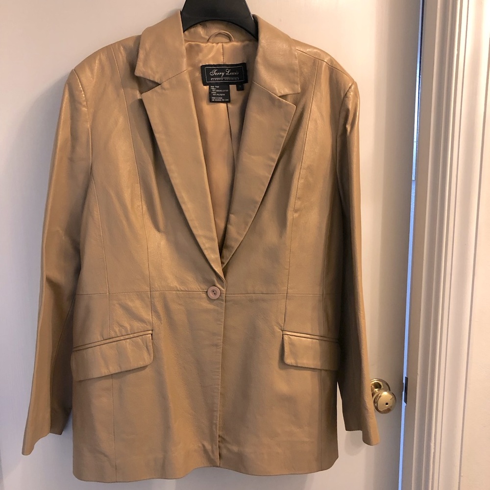 Terry Lewis 100% Leather size 1x. Never worn.  Soft Metallic gold.